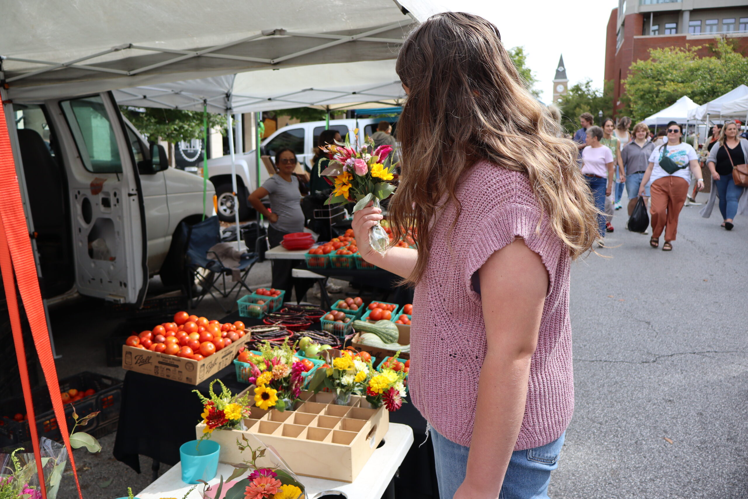 Fayetteville Farmers Market: Locally-grown produce and fostering community 